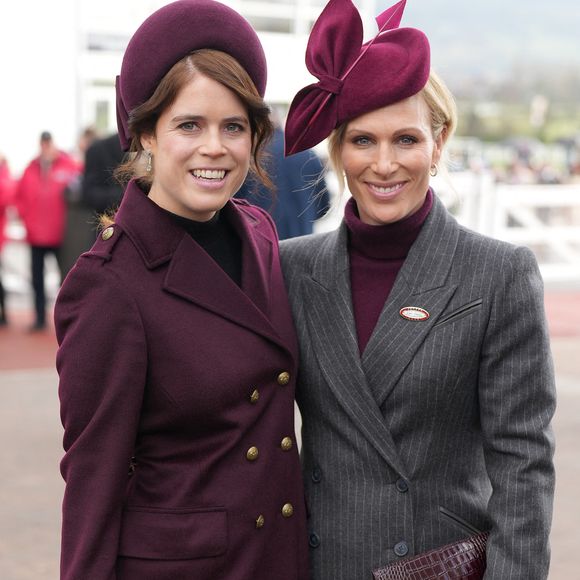 Et d'autres membres de la famille royale font des entorses, comme la princesse Beatrice

La famille royale Britanniques assiste au festival de Cheltenham sur l'Hippodrome de Cheltenham le 12 mars 2025.
