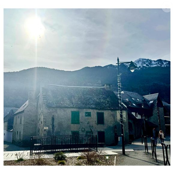 Isabelle Ithurburu en vacances dans les Pyrénées