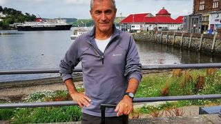 37 participations, des centaines de kilomètres et un podium à 72 ans ! Le Français Christian Ginter repart pour le Marathon des Sables