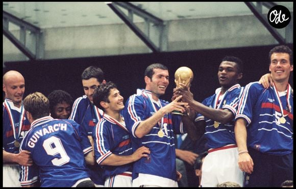 Archives – Frank Lebœuf, Stéphane Guivarc'h, Robert Pirès, Bixente Lizarazu, Zinedine Zidane, Marcel Desailly, Laurent Blanc – l'équipe de France, vainqueure de la Coupe du monde de football 1998