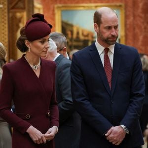 Son épouse Kate Middleton qui a annoncé en septembre la fin de sa chimiothérapie ne l'accompagnera pas, ni même son père, le roi Charles III.

Le prince William, prince de Galles, et Catherine (Kate) Middleton, princesse de Galles - L'émir du Qatar Tamim ben Hamad Al-Thani et sa femme Jawaher bint Hamad bin Suhaim Al-Thani au dîner d'Etat au palais de Buckingham lors de sa visite d'Etat au Royaume-Uni, le 3 décembre 2024.