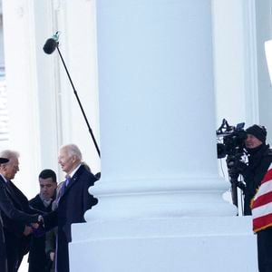 Le président américain Joe Biden et la première dame Jill Biden accueillent le président élu Donald Trump et son épouse Melania Trump pour un thé à la Maison Blanche avant l'investiture à Washington le 20 janvier 2025. Photo by Yuri Gripas/ABACAPRESS.COM