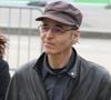 Ce dimanche 29 juin, le chanteur est venu soutenir sa femme et ses deux filles au semi-marathon des Vikings.
Jean-Jacques Goldman lors des obsèques de Véronique Colucci au cimetière communal de Montrouge.
Photo : Agence / Bestimage
