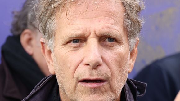 "Il faut savoir s'économiser un peu avant qu'il ne soit trop tard" : A 67 ans, Charles Berling met fin à l'une de ses activités professionnelles