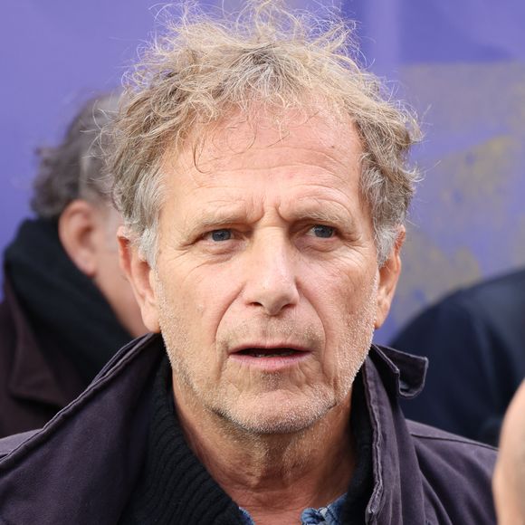 Charles Berling fait une grande annonce.

Charles Berling - Les célébrités participent à la marche silencieuse pour la paix au Proche-Orient, entre l'Institut du monde arabe et le musée d'art et d'histoire du judaïsme à Paris.
© Denis Guignebourg / Bestimage