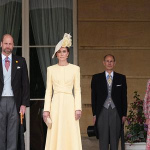 Le prince et la princesse de Galles (à gauche) et le duc et la duchesse d'Édimbourg se tiennent en haut des marches du jardin avant le début d'une fête royale au palais de Buckingham, à Londres.©Aaron Chown/PA Wire