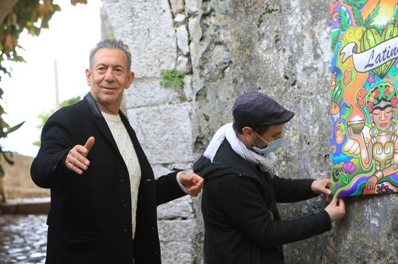 Exclusif - François Feldman sur le tournage de son clip vidéo "Le sel de la vie" à Eze le 15 novembre 2020.

© Franz Chavaroche/Nice Matin/Bestimage