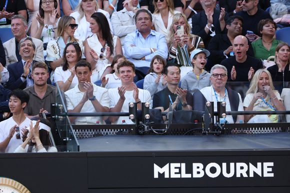 “J’ai envie de voir autre chose, surfer et profiter de l’Australie”, expliquait-il récemment

Léon Marchand - L'Italien J.Sinner domine l'Allemand A.Zverev (6-3, 7-6, 6-3) en finale de l'Open  d'Australie à Melbourne, le 26 janvier 2025. 
© Nicolas Luttiau / Bestimage