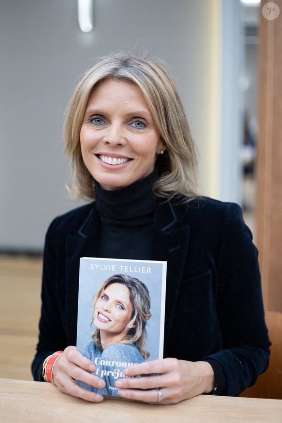 Sylvie Tellier participe au festival du livre 'Des Livres, Des Artistes' à la Maison de la Chimie le 01 décembre 2024 à Paris, France. Photo par Nasser Berzane/ABACAPRESS.COM