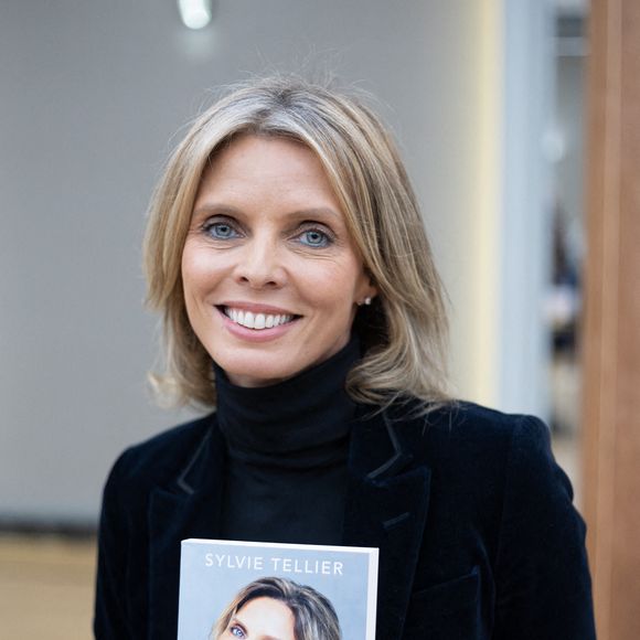 Sylvie Tellier participe au festival du livre 'Des Livres, Des Artistes' à la Maison de la Chimie le 01 décembre 2024 à Paris, France. Photo par Nasser Berzane/ABACAPRESS.COM
