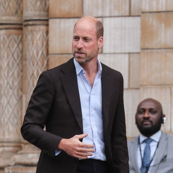 Le prince William, prince de Galles, et Catherine (Kate) Middleton, arborant des cheveux blonds, visitent les jardins, récemment transformés, du musée d'histoire naturelle à Londres, le 4 septembre 2025. © Backgrid UK/ Bestimage