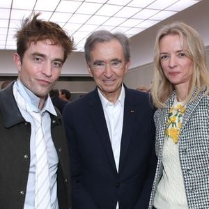 Robert Pattinson, Bernard Arnault et Delphine Arnault (Présidente de Dior) - Défilé de mode Dior Homme, Collection Printemps / Été 2026, Front Row, dans le cadre de la Fashion Week de Paris, France, le 27 Juin 2025. © Olivier Borde / Bertrand Rindoff / Bestimage