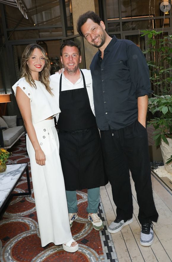 Exclusif - Norbert Tarayre, Éric Antoine et sa compagne Gennifer Demey lors de l'inauguration Le Patio by Norbert Tarayre au Prince de Galles à Paris, France, le 4 juillet 2025. © Coadic Guirec/Bestimage