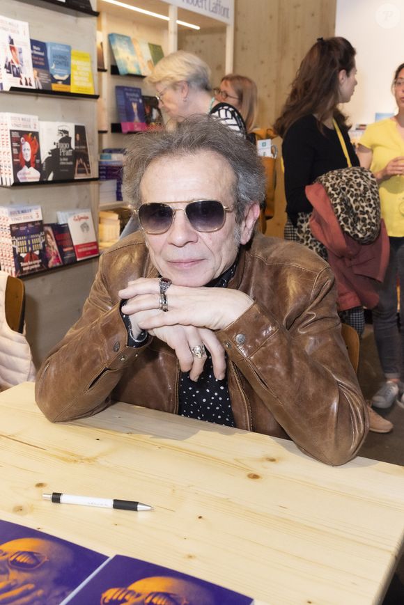 Philippe Manoeuvre au Festival du Livre de Paris au Grand Palais éphémère à Paris, France, le 22 avril 2022. © Jack Tribeca/Bestimage
