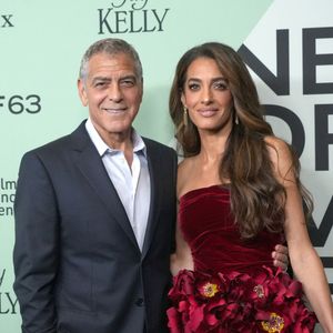 George et Amal Clooney assistent à la première sur tapis rouge de la soirée d'ouverture du 63e Festival du film de New York le 29 septembre 2025. 
Photo par Sonia Moskowitz Gordon/ZUMA Press Wire