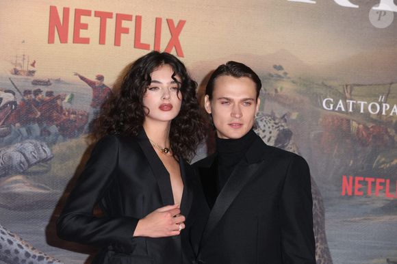 Deva Cassel et son compagnon Saul Nanni au photocall de la série "Le guépard" à Rome, le 4 mars 2025, © Emanuela Vertolli/LPS via ZUMA Press Wire)