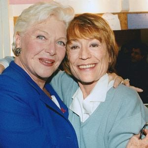 Sa fille avait raconté au micro de Mireille Dumas en 2007 que la comédienne la prenait pour sa mère.
LINE RENAUD ANNIE GIRARDOT - Générale de "Descente aux Plaisirs" au théâtre Fontaine, à Paris, France, en septembre 1997. © Bortoli//JLPPA/Bestimage