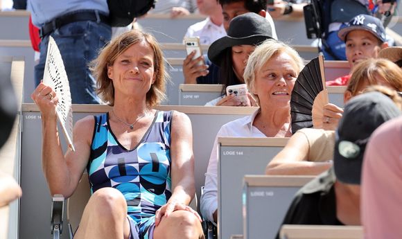Anne Le Nen et sa femme Muriel Robin- Célébrités assistent à la victoire de Novak Djokovic face à Carlos Alcaraz lors de la finale de tennis des Jeux Olympiques de Paris 2024 (JO) sur le cour Philippe Chatrier à Roland Garros, à Paris, France, le 4 Aout 2024.
© Jacovides-Perusseau/Bestimage