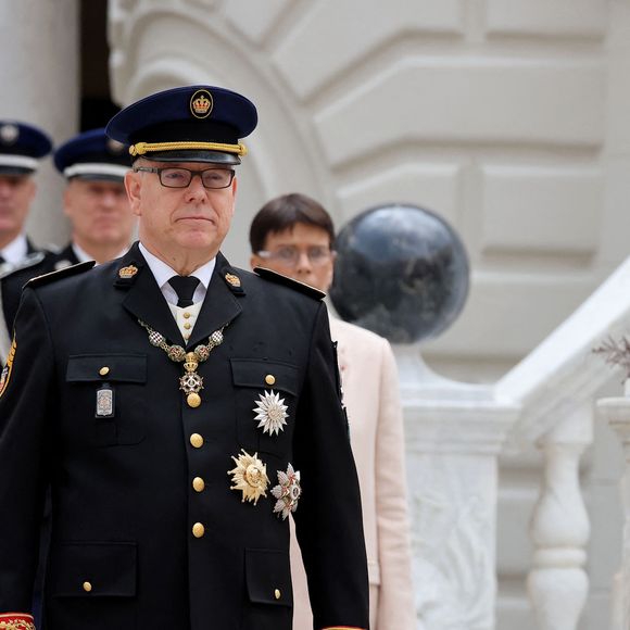 Le prince Albert II de Monaco - La famille princière monégasque dans la cour d'honneur du palais lors de la la fête nationale à Monaco le 19 novembre 2025. © Dominique Jacovides - Bruno Bebert / Bestimage