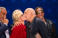 François Berléand sur le plateau de "La boîte à secrets" sur France 3.

Exclusif - Stéphane De Groodt, Antoine Duléry, Sylvie Testud, François Berléand et JoeyStarr (Joey Starr) lors des surprises pour l'enregistrement de l'émission "La Boîte à secrets", présentée par F.Bollaert et diffusée sur France 3, dans les studios du Lendit à Saint-Denis, Seine Saint-Denis, France. © Pierre Perusseau/Bestimage