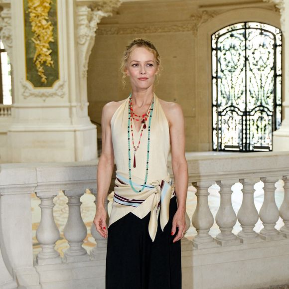 Vanessa Paradis au deuxième défilé Chanel "Collection Haute Couture Automne/Hiver 2026-2027" lors de la Fashion Week de Paris, le 7 juillet 2026

© Pauline Mourey / Bestimage