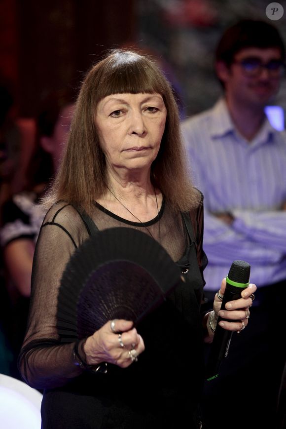 En France, à Paris, Brigitte Fontaine, sur le plateau de l'émission "Des mots de minuit © Jean-Jacques Descamps via Bestimage