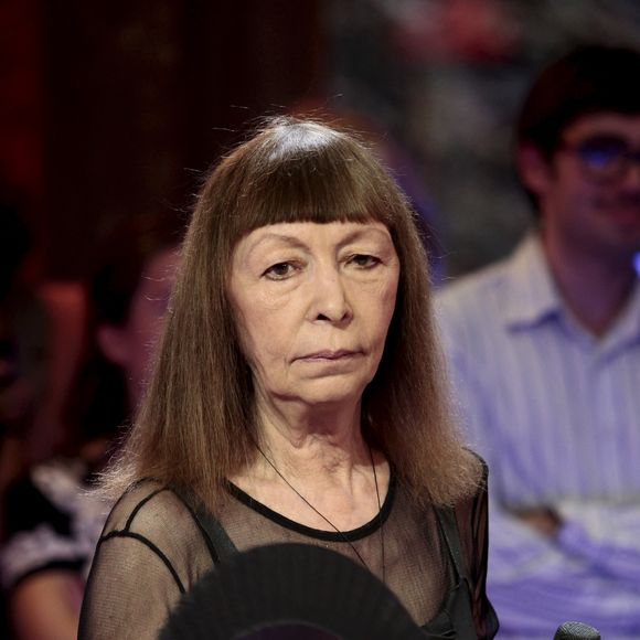 En France, à Paris, Brigitte Fontaine, sur le plateau de l'émission "Des mots de minuit © Jean-Jacques Descamps via Bestimage