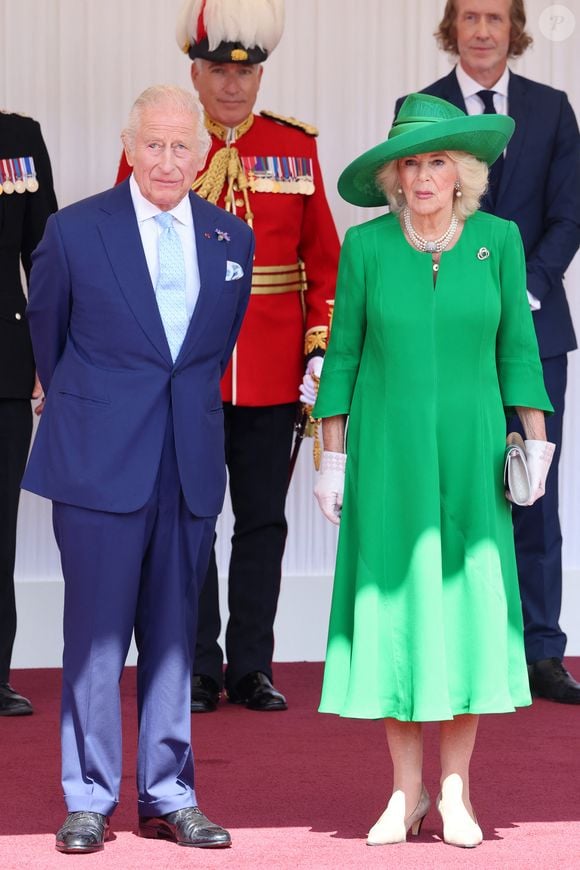 Le roi Charles III d'Angleterre et la reine consort Camilla accueillent le président Emmanuel Macron et sa femme Brigitte Macron à  Datchet Road le 8 juillet 2025.

© Chris Jackson / Pool / Julien Burton via Bestimage