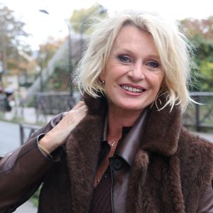 Sophie Davant - Arrivées lors de l'enregistrement de l'émission "Vivement Dimanche" (du 16 novembre) à Paris le 22 octobre 2025. © Bestimage