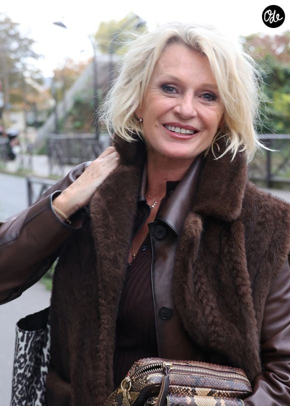 Sophie Davant - Arrivées lors de l'enregistrement de l'émission "Vivement Dimanche" (du 16 novembre) à Paris le 22 octobre 2025. © Bestimage