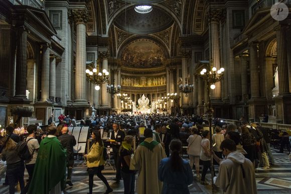 Illustration lors de la messe hommage pour le 75ème anniversaire de Johnny Hallyday en l'église de La Madeleine à Paris le 15 juin 2018. 15/06/2018 - Paris