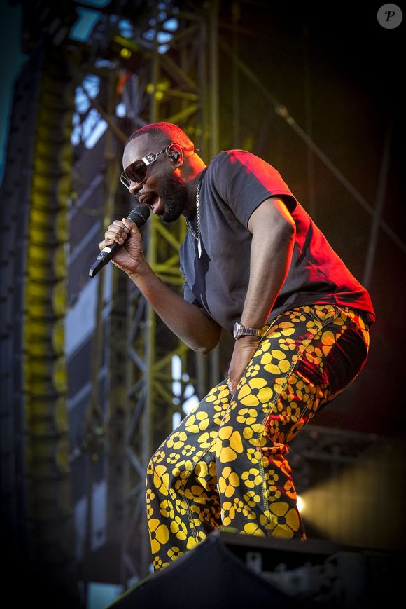 Gims en concert au festival le Printemps de Pérouges au Château de Saint-Maurice-de-Rémens (01) le 27/06/25. Photo Sandrine Thesillat / PsNewZ