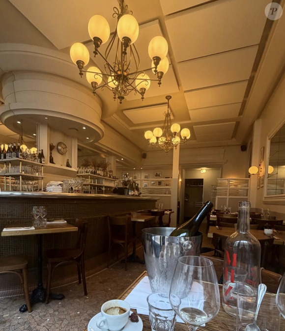 Installé au 16 rue Jean-Mermoz, dans le très chic 8e arrondissement de Paris, Le Mermoz est une adresse bistronomique discrète mais très prisée. 

Publication Instagram de sophie_davant le 22 mai 2026