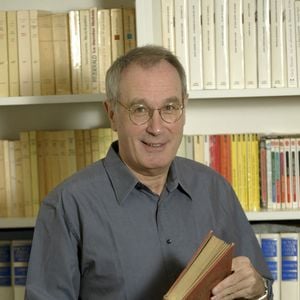 Archives - A Paris, chez lui, rendez-vous avec Bernard Le Coq à son domicile à Paris. Le 9 mai 2003
© Jean-Jacques Descamps via Bestimage