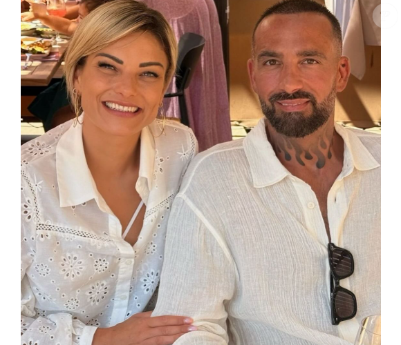 Depuis, elle a retrouvé l'amour dans les bras de Mickaël, un homme de son passé avec qui elle a renoué grâce à l'émission.

Coralie (Mariés au premier regard) à Porquerolles pour le baptême de sa petite nièce.
