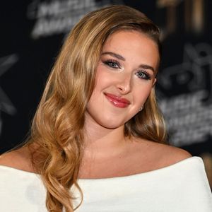 Héléna Bailly au photocall de la 26ème édition des NRJ Music Awards à Cannes, le 1er novembre 2024. © Bebert-Guignebourg/Bestimage