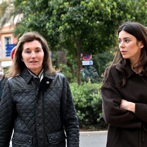 Louis Sarkozy, candidat déclaré aux élections municipales de 2026, sur une liste baptisée Renouveau Mentonnais, à Menton, ville frontalière avec l'Italie à l'Est des Alpes-Maritimes, a présenté ses colistiers entouré par sa mère, Cécilia Attias, et sa femme Natali, le 28 février 2026.
© Bruno Bebert / Bestimage
