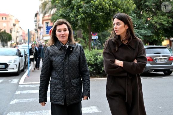 Louis Sarkozy, candidat déclaré aux élections municipales de 2026, sur une liste baptisée Renouveau Mentonnais, à Menton, ville frontalière avec l'Italie à l'Est des Alpes-Maritimes, a présenté ses colistiers entouré par sa mère, Cécilia Attias, et sa femme Natali, le 28 février 2026.
© Bruno Bebert / Bestimage