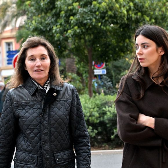 Louis Sarkozy, candidat déclaré aux élections municipales de 2026, sur une liste baptisée Renouveau Mentonnais, à Menton, ville frontalière avec l'Italie à l'Est des Alpes-Maritimes, a présenté ses colistiers entouré par sa mère, Cécilia Attias, et sa femme Natali, le 28 février 2026.
© Bruno Bebert / Bestimage