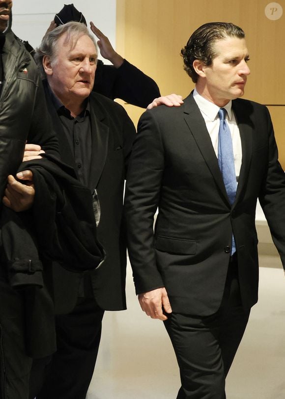 Gérard Depardieu et son avocat Jérémie Assous - - Procès de G.Depardieu pour agressions sexuelles sur deux femmes lors d'un tournage de film en 2021, au tribunal correctionnel de Paris, le 26 mars 2025. L'acteur est accusé d'avoir agressé sexuellement deux femmes en 2021 lors du tournage du film "Les volets verts" de J.Becker.