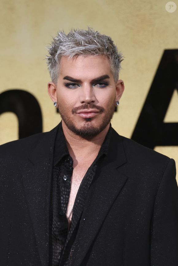 Adam Lambert au photocall du gala AmFar 2025 by Chopard à l'Hôtel du Cap-Eden-Roc à Antibes le 22 mai 2025.

© Moreau / Jacovides / Bestimage