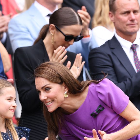 La princesse de Galles (Catherine (Kate) Middleton, princesse de Galles) avec sa fille la princesse Charlotte de Galles assiste à la finale du simple messieurs lors du quatorzième jour des Championnats de Wimbledon 2024 au All England Lawn Tennis and Croquet Club le 14 juillet 2024 à Londres, en Angleterre. © Tim Merry/MirrorPix/Bestimage