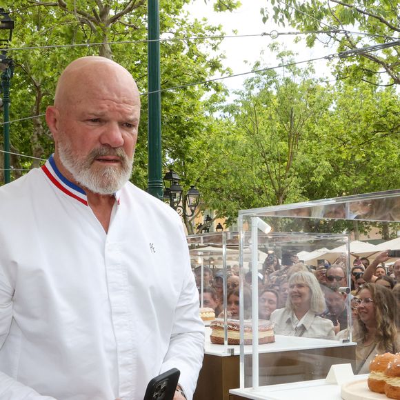 Les Chefs à Saint-Tropez fêtent les producteurs 2025 - Inauguration de la 5e édition,  les Chefs et les producteurs se retrouvent sur la place des Lices à Saint-Tropez, le 3 mai 2025. Le chef Philippe Etchebest membre du Jury du concours de Patisserie - La Tropezienne. ©Jean-Marc Lhomer / Bestimage.