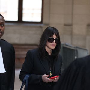 Isabelle Adjani arrive pour la tenue de son procès en appel (chambre 2-13) pour fraude fiscale, au Palais de Justice de Paris, le 27 février 2026.
© Julien Sarkissian/Bestimage