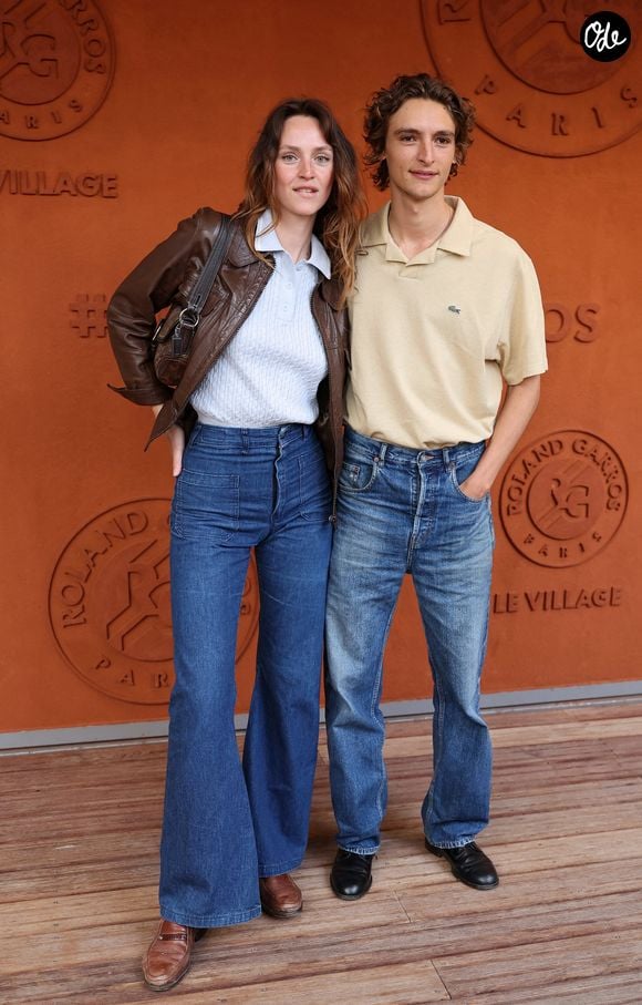 Vassili Schneider et sa compagne Maddie Kulicka au photocall du village ((night session) lors des Internationaux de France de Tennis de Roland Garros 2026, à Paris, France, le 5 juin 2026. © Jacovides-Moreau/Bestimage