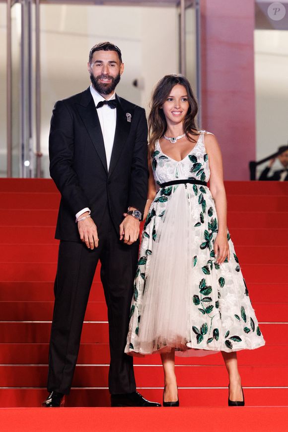 Karim Benzema et sa compagne Lyna Khoudri à la descente des marches du film « 13 jours 13 nuits » lors du 78ème Festival International du Film de Cannes. Le 23 mai 2025
© © Jacovides-Moreau / Bestimage / Bestimage