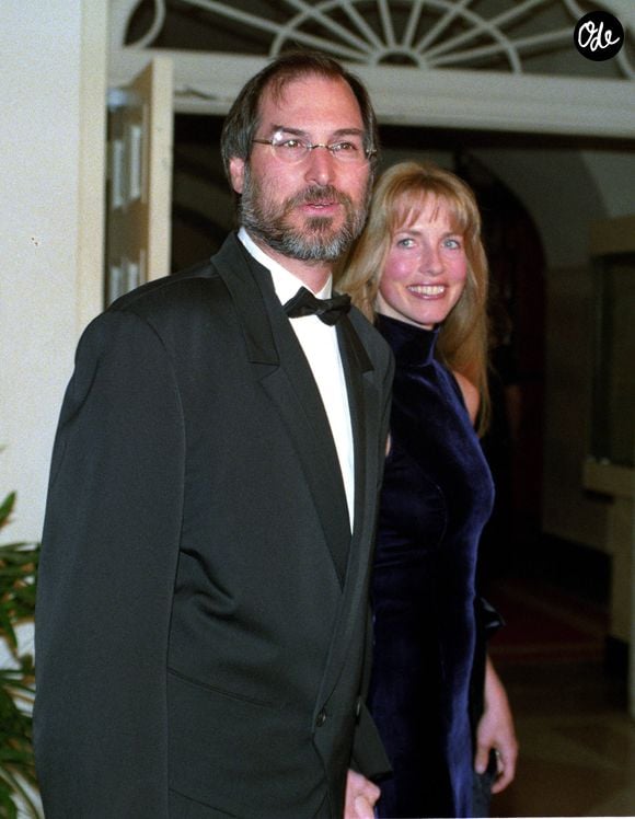 Marié depuis 1991 avec Laurene Powell Jobs, le célèbre fondateur d'Apple avait assisté à la naissance de trois de ses enfants...

Steven Jobs et son épouse, Laurene Powell Jobs, arrivent à la Maison Blanche à Washington, DC, aux États-Unis, le 29 octobre 1997, à l'occasion du dîner d'État organisé en l'honneur du président chinois Jiang Zemin. Photo de Ron Sachs/Cnp/Abaca