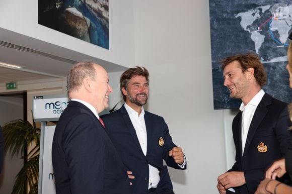 Le prince Albert II de Monaco, le navigateur Boris Herrmann, Pierre Casiraghi - Boris Herrmann, le navigateur allemand skipper de Malizia, le navire de course du Yacht Club de Monaco, a rencontré les jeunes de la Section Sportive et des écoles de la Principauté au Yacht Club de Monaco dans le cadre de la Monaco Ocean Week, le 23 mars 2022
© Claudia Albuquerque / Bestimage