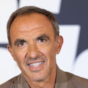 L'animateur français Nikos Aliagas pose lors d'un photocall pour présenter la nouvelle saison de l'émission Star Academy au Grand Rex à Paris le 29 septembre 2025. Photo par Alexis Jumeau/ABACAPRESS.COM