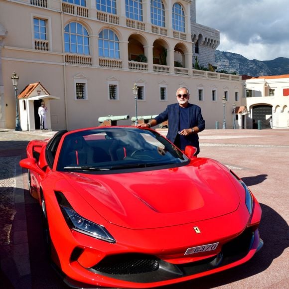 Dominique Chapatte sur la place du Palais de Monaco le 29 septembre 2020, pendant le tournage de l'émission Turbo diffusée sur la chaine française M6.
© BRUNO BEBERT/PRM/BESTIMAGE